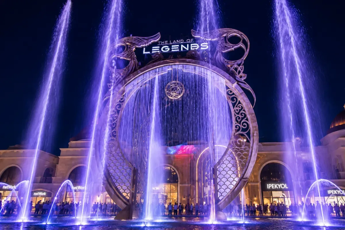 🏰 Land of Legends Tour
